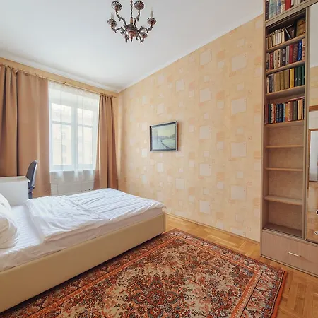 Apartment In On Kupalovskaya