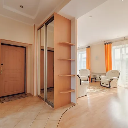 Apartment In On Kupalovskaya