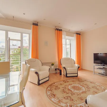 Apartment In On Kupalovskaya