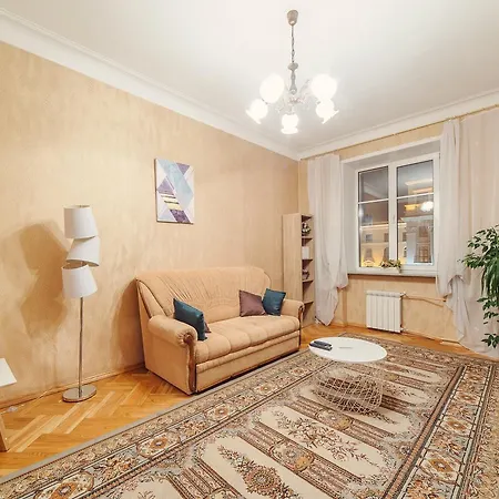 Apartment In On Kupalovskaya